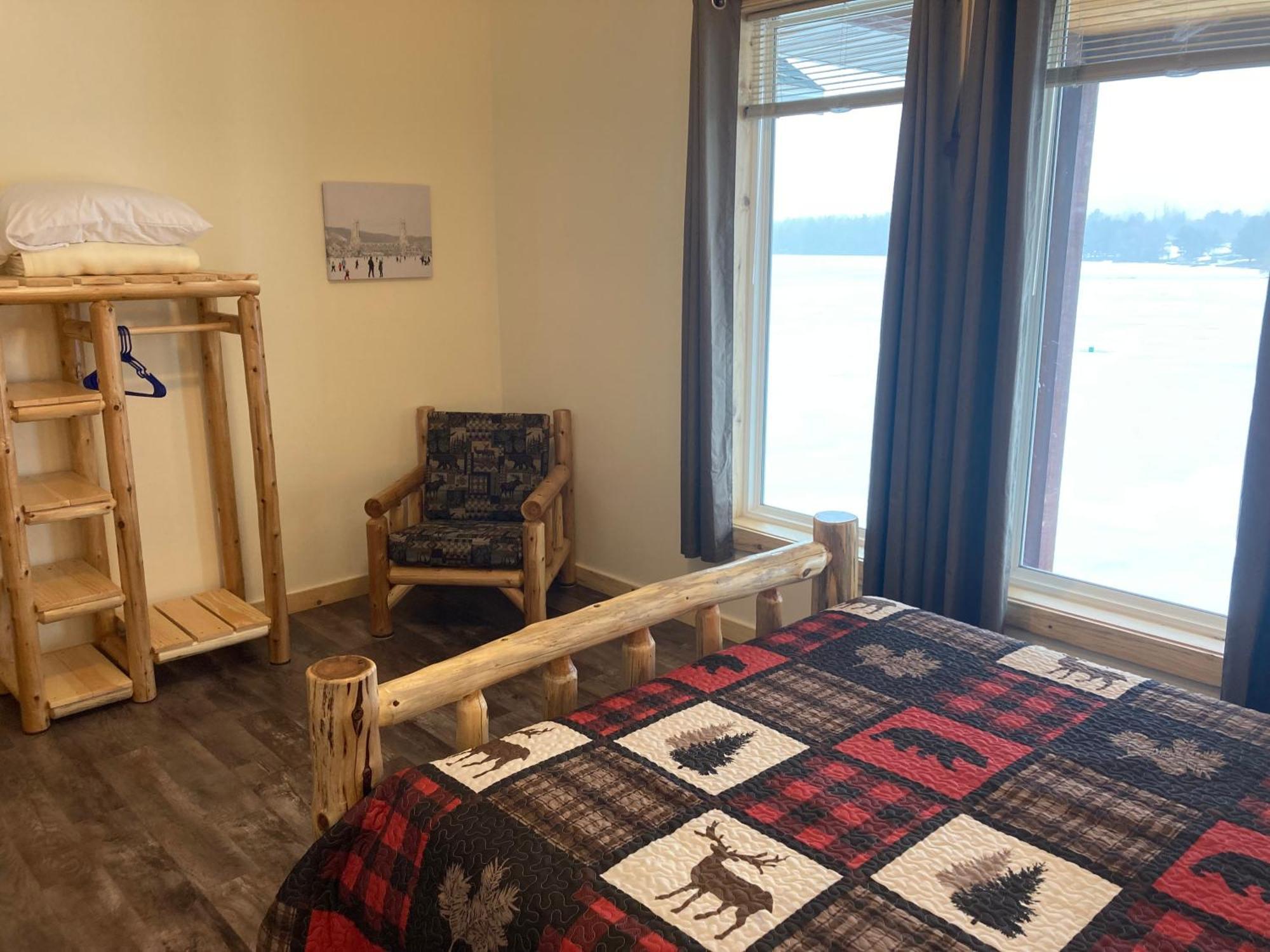 Keweenaw Waters Resort Гоутон Екстер'єр фото